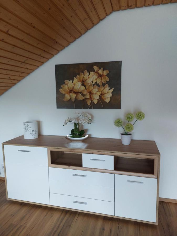 Moderne Ferienwohnung - Neu Renoviert - Ruhige Lage 왈다흐탈 외부 사진