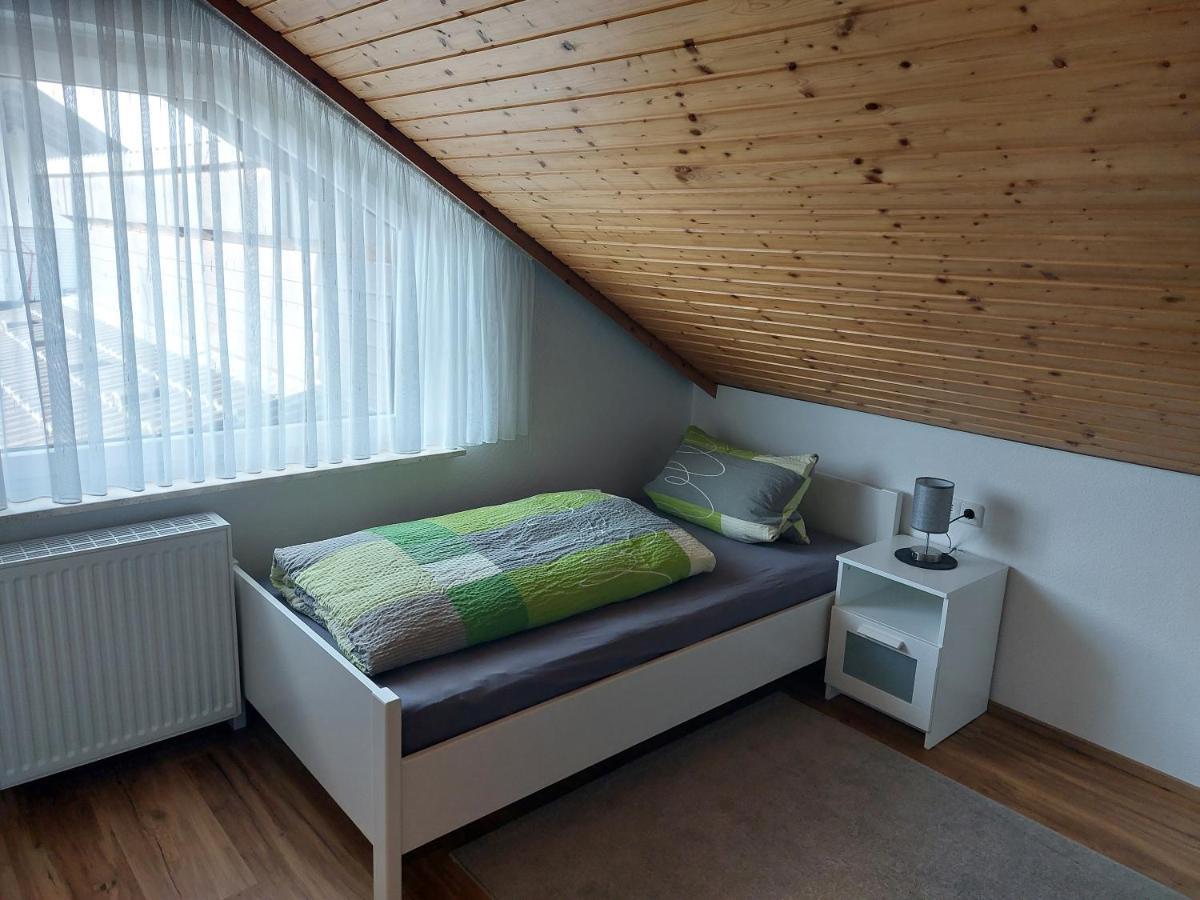 Moderne Ferienwohnung - Neu Renoviert - Ruhige Lage 왈다흐탈 외부 사진